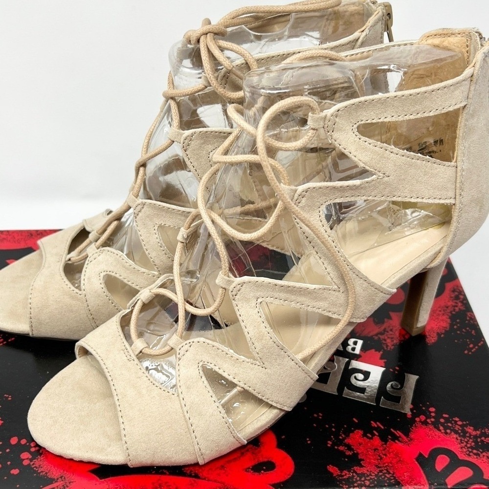 Fergalicious Glisten Beige Strappy Lace Heels Sandals Size 8.5 Cutout Stiletto